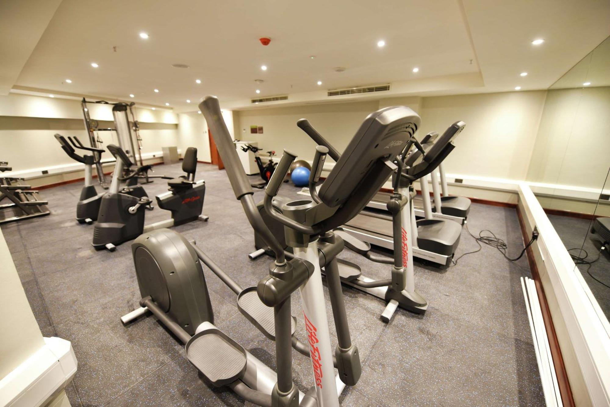 Hilton Garden Inn Kampala Exteriör bild