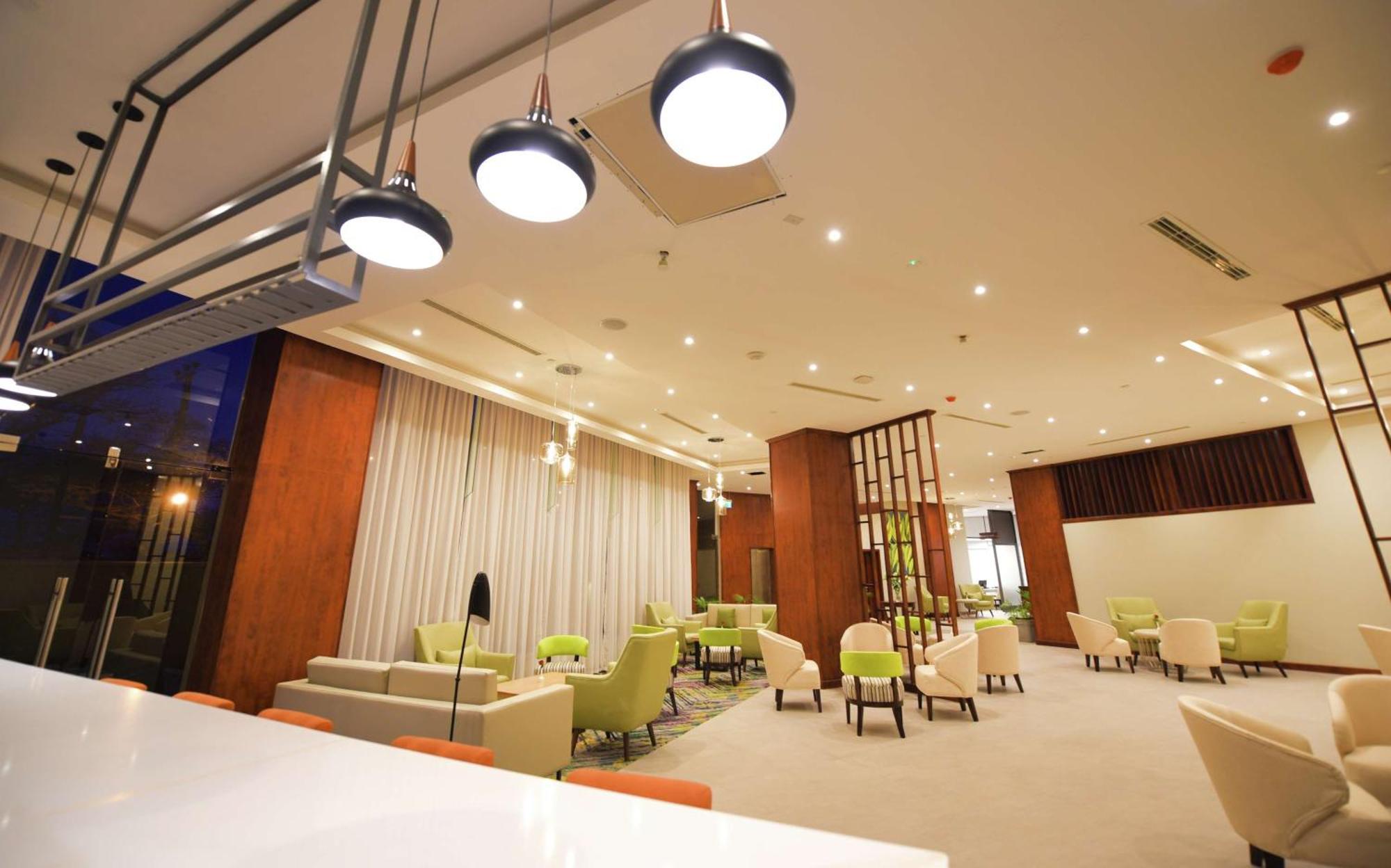 Hilton Garden Inn Kampala Exteriör bild