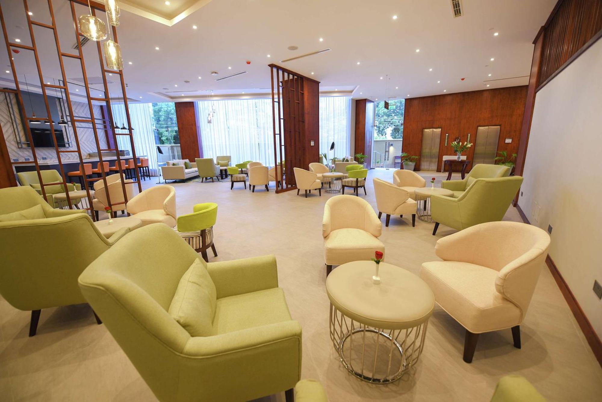 Hilton Garden Inn Kampala Exteriör bild