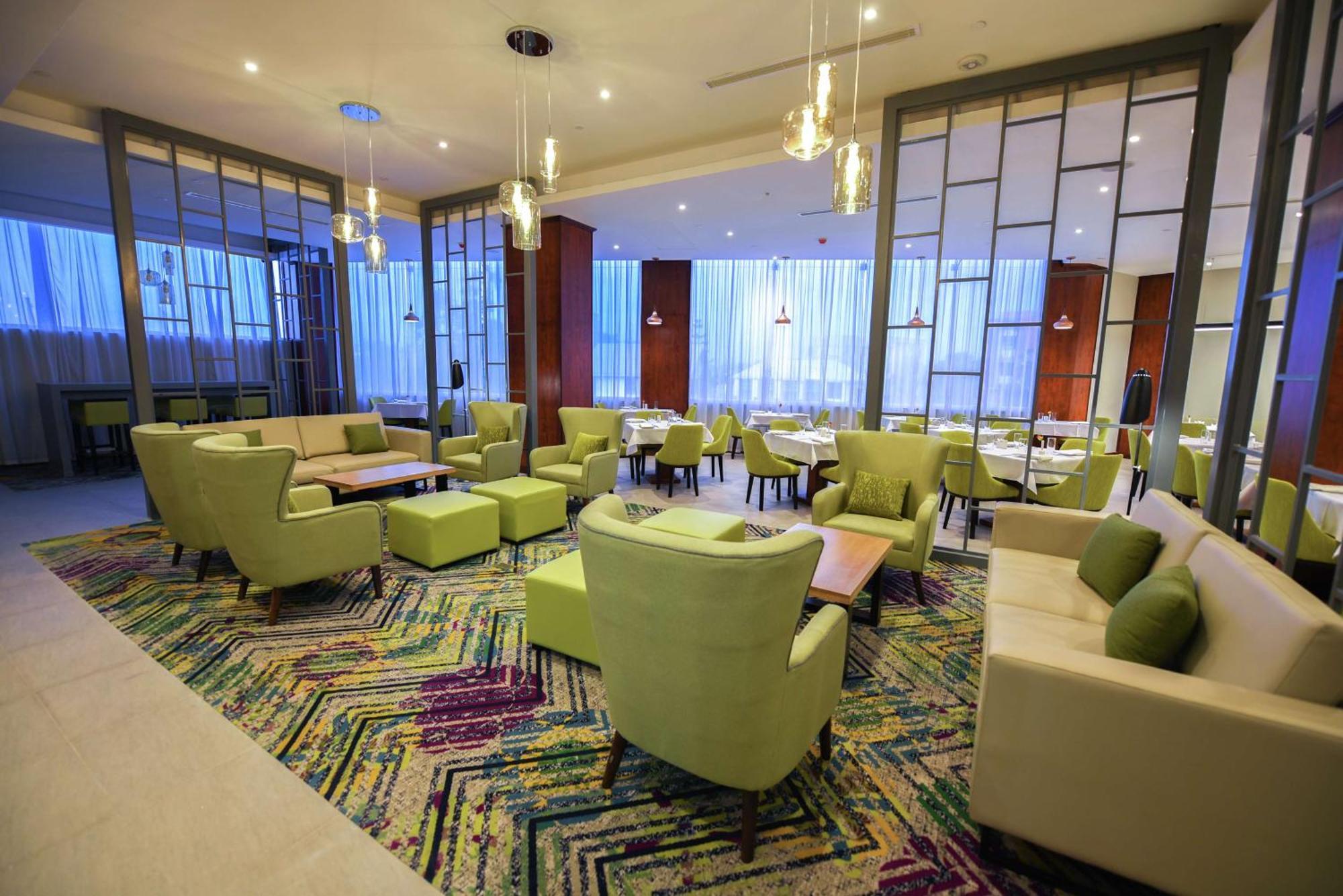 Hilton Garden Inn Kampala Exteriör bild